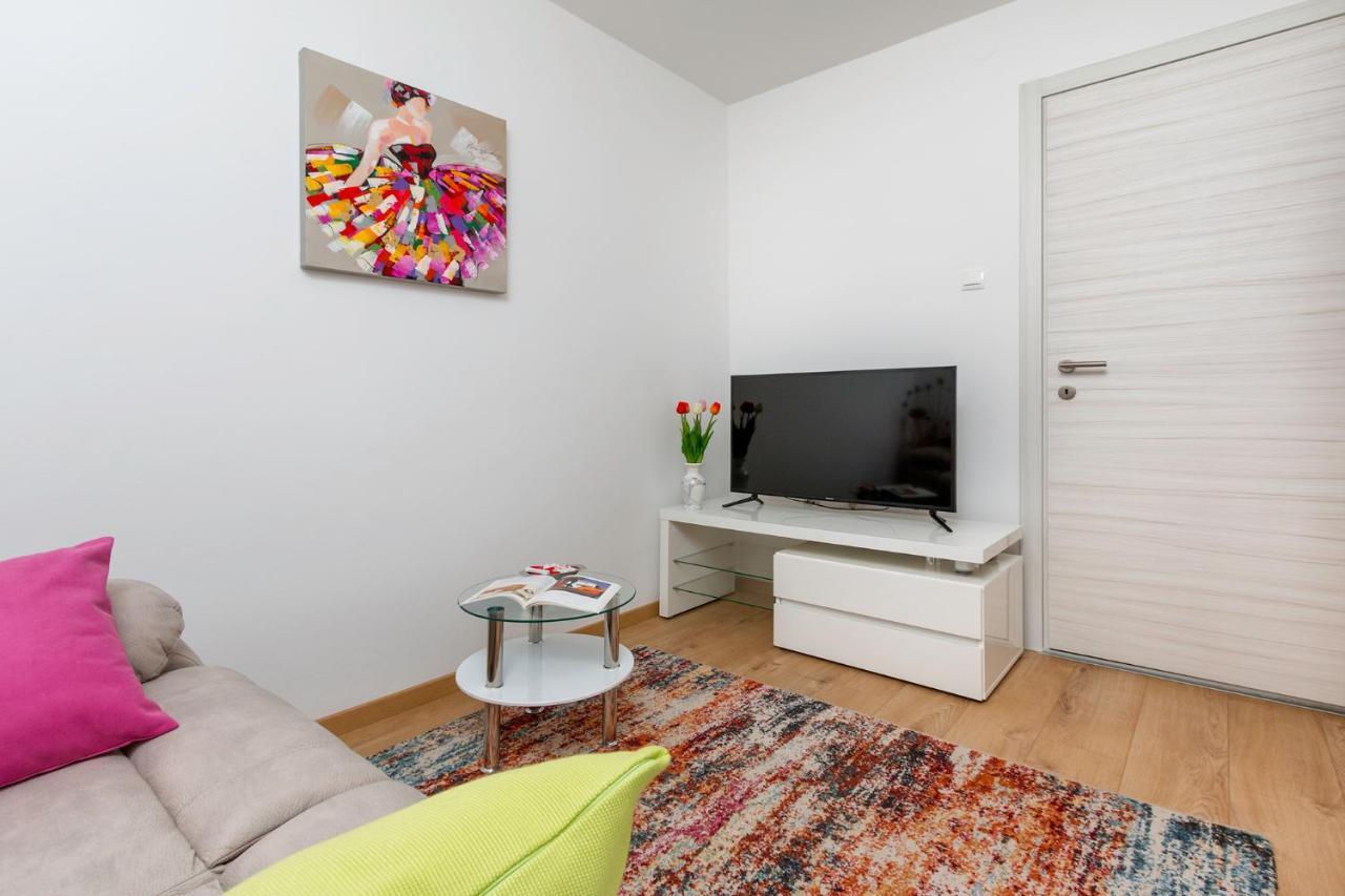 Apartment Vivid Pula Exterior foto